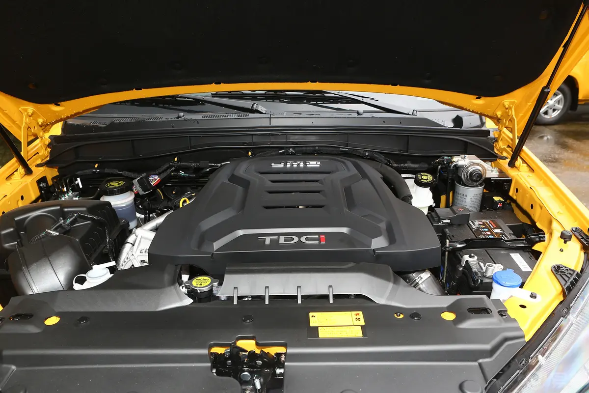 域虎72.0T 自动两驱长轴舒享款 柴油发动机特写