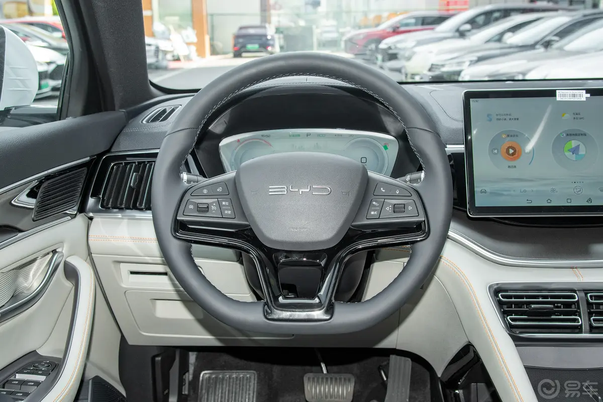 宋PLUS新能源EV 冠军版 520km 尊贵型方向盘