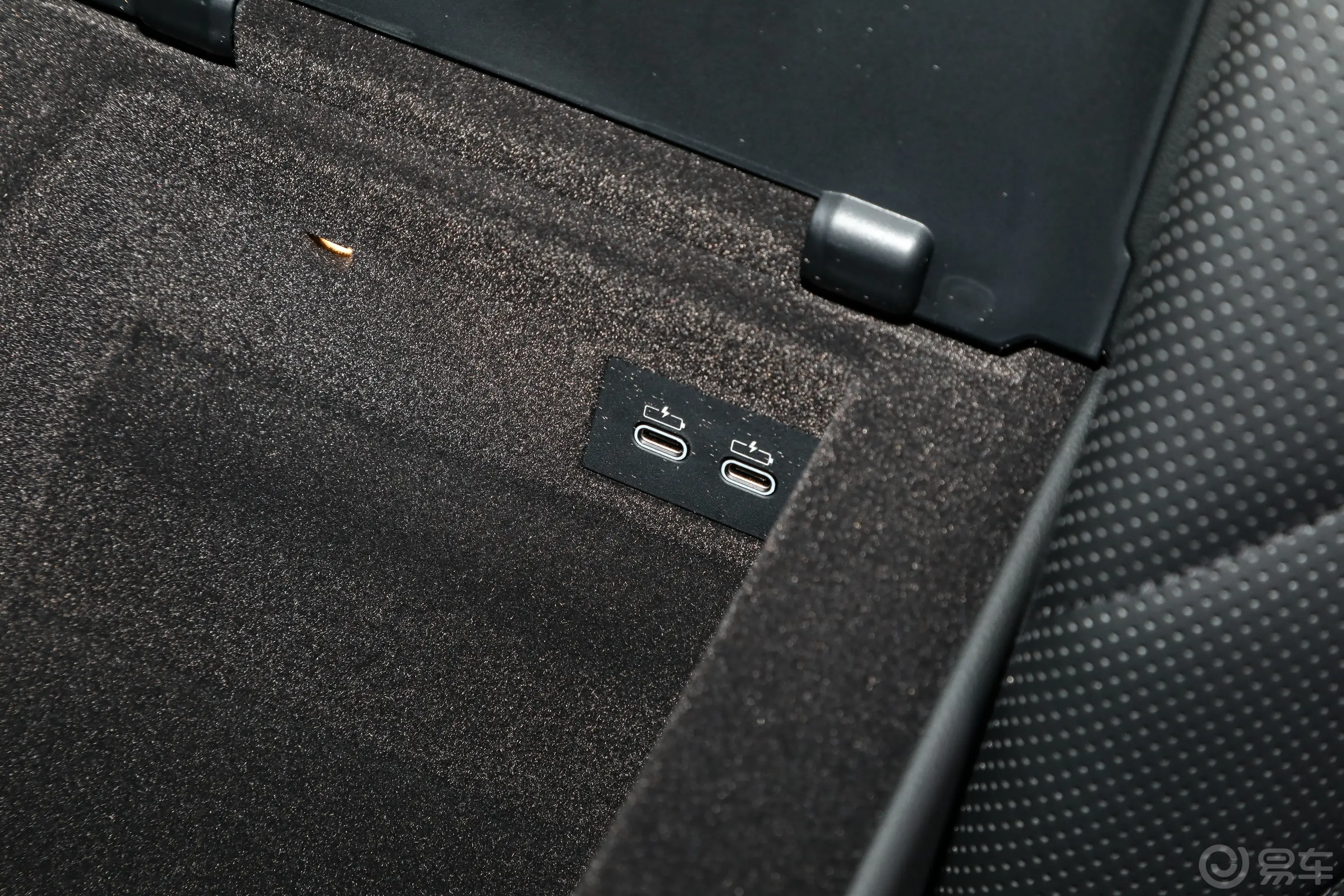 宝马i7eDrive50L 领先型 豪华套装后排功能
