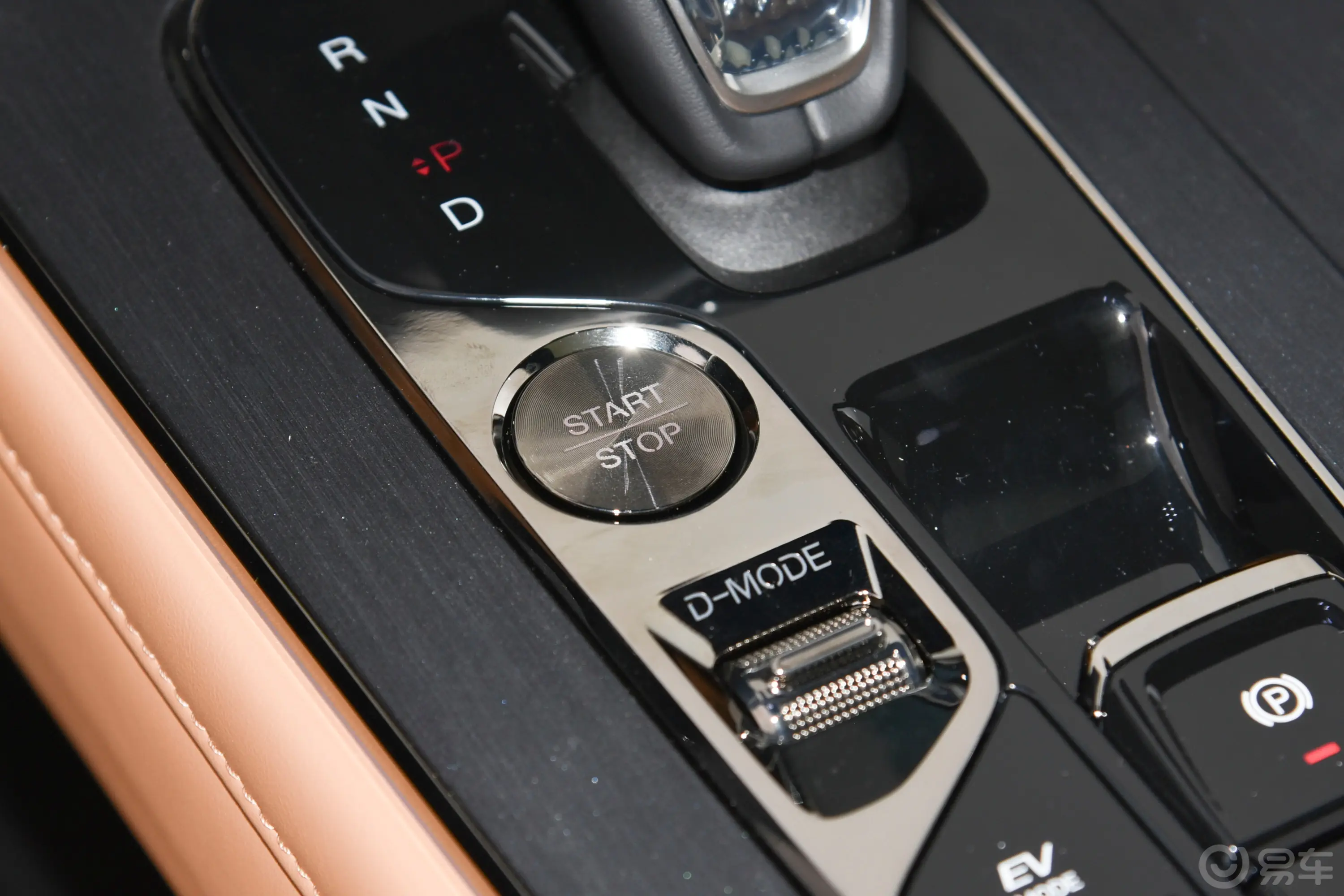 传祺GS8双擎 2.0T 四驱尊贵版 6座钥匙孔或一键启动按键