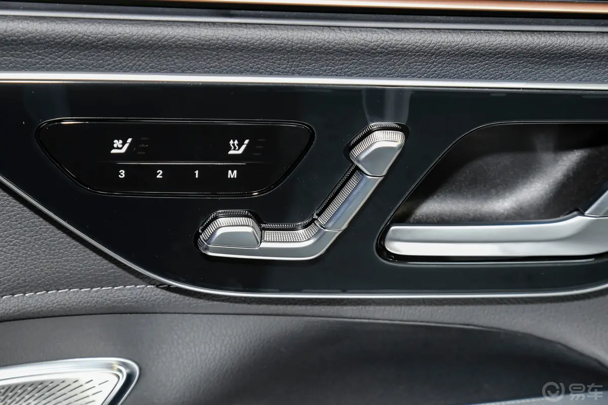 奔驰EQE SUV500 4MATIC 特别版副驾座椅调节