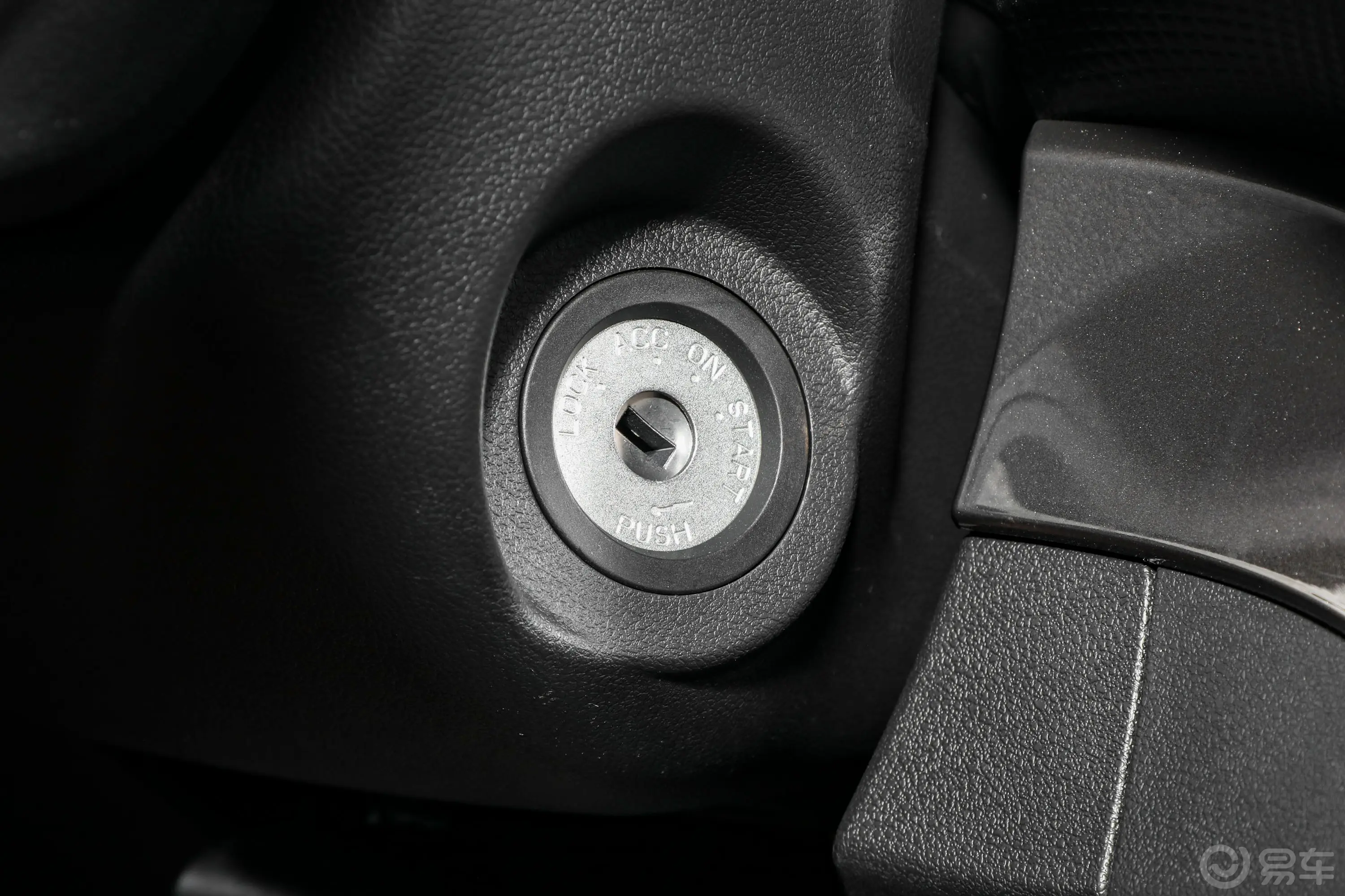 风骏52.0T 四驱长货箱精英型 柴油钥匙孔或一键启动按键