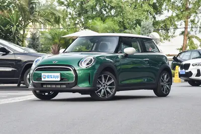 2023款 MINI 改款 1.5T COOPER 艺术家外观