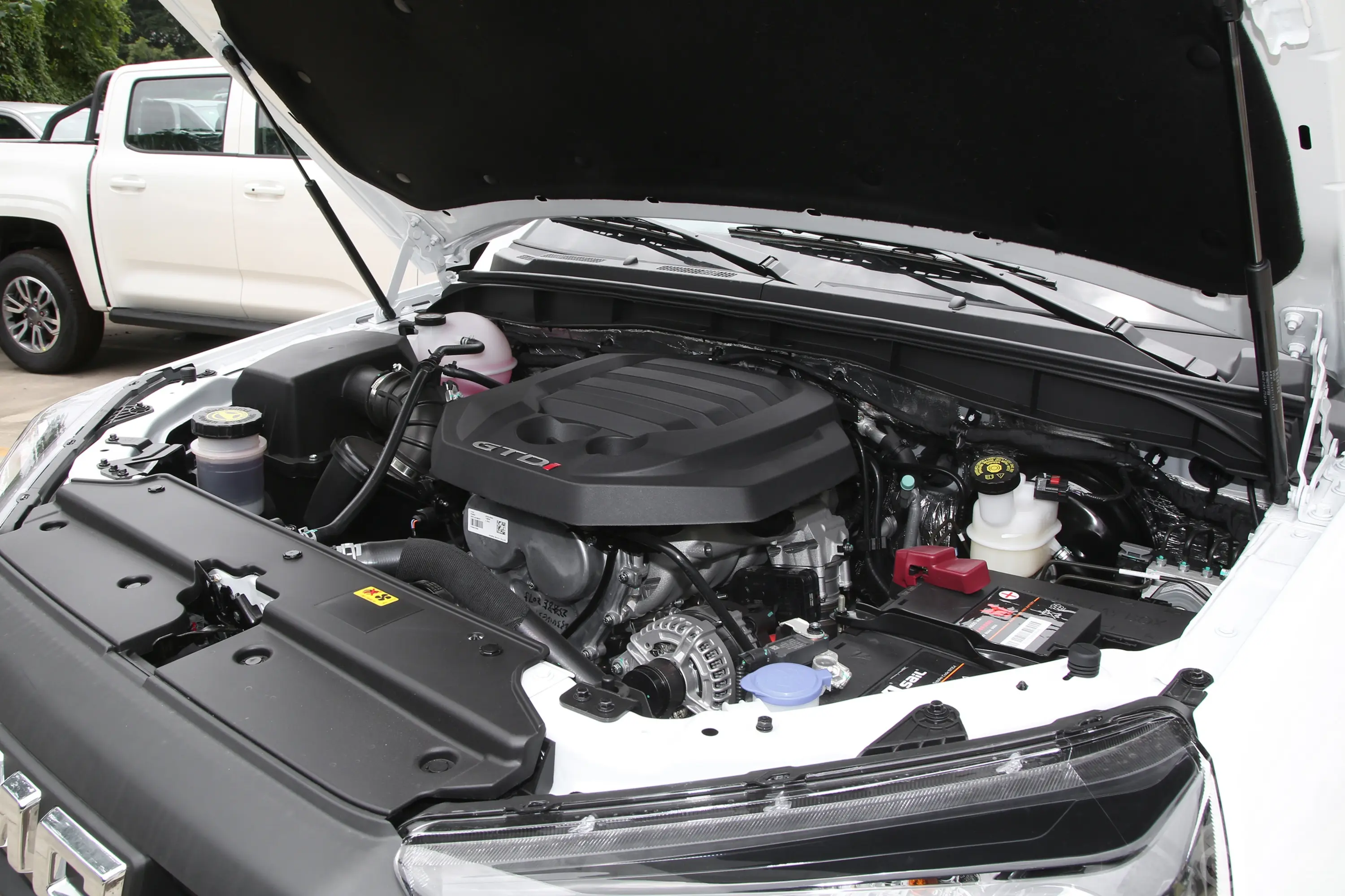 宝典1.8T 四驱长轴平底货箱舒享版 汽油动力底盘