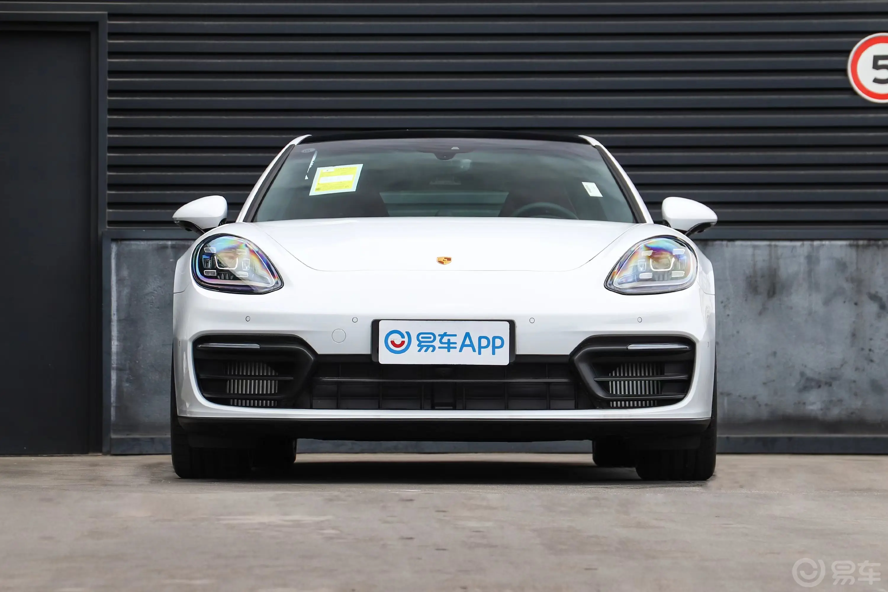 Panamera E-HybridPanamera 4 2.9T正前水平