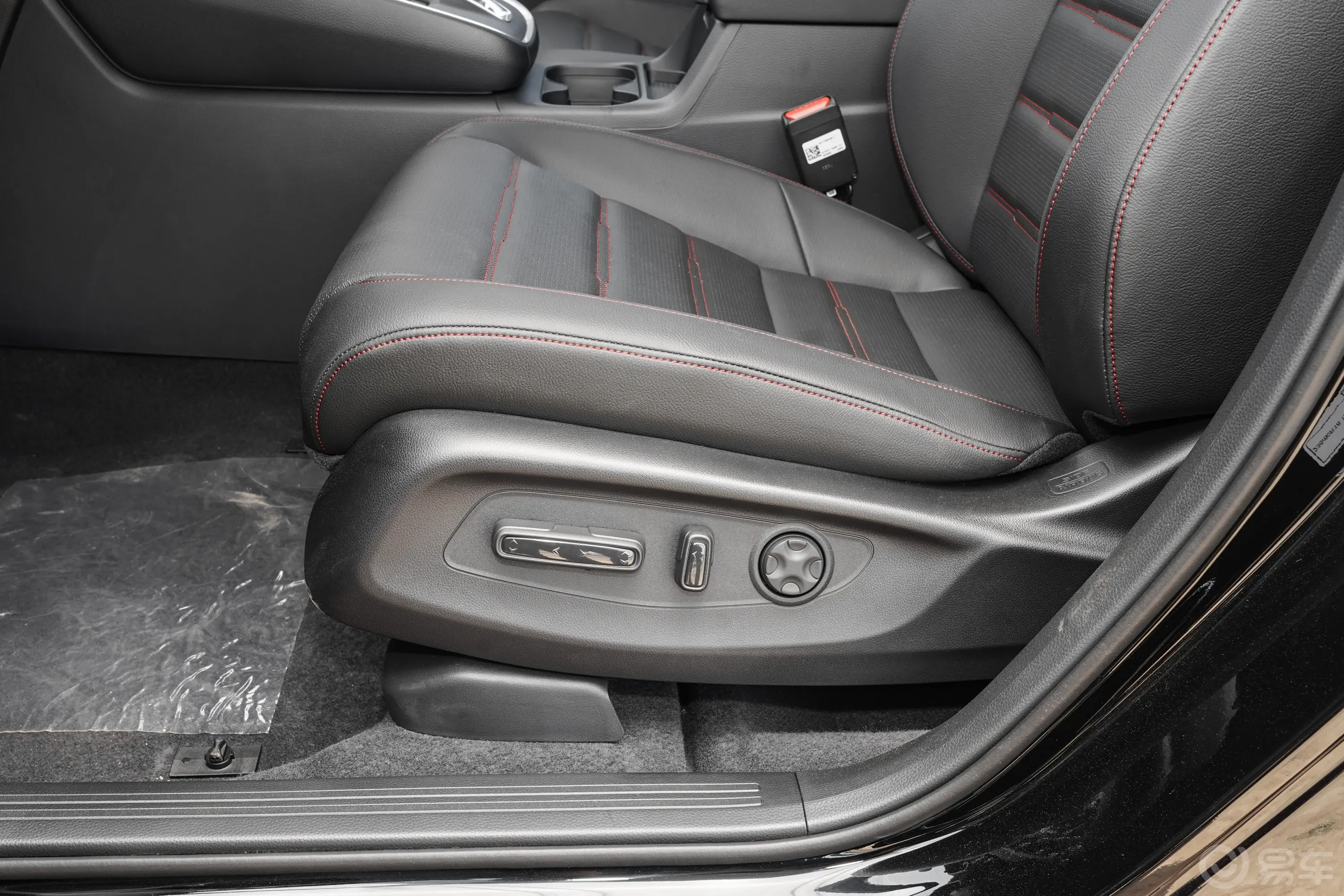 本田CR-V混动 2.0L 两驱智耀版主驾座椅调节