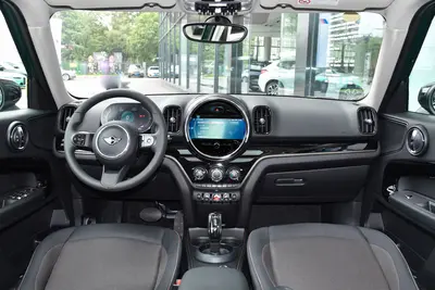 2023款 MINI COUNTRYMAN 改款 1.5T COOPER 经典派内饰