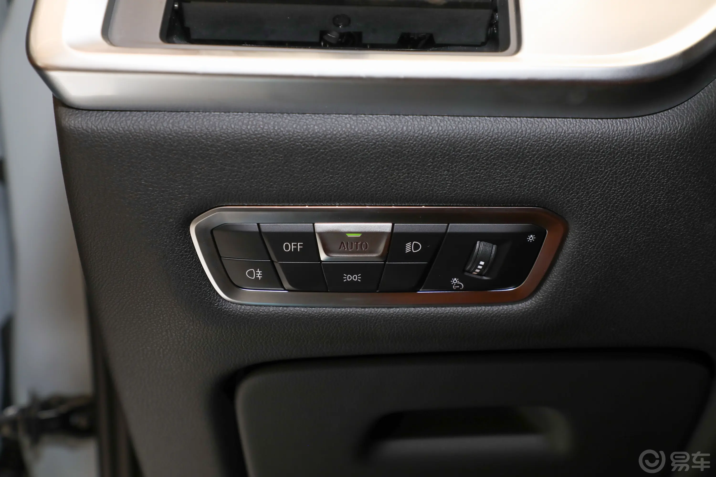 宝马X7xDrive40i 行政型 M运动套装灯光控制区