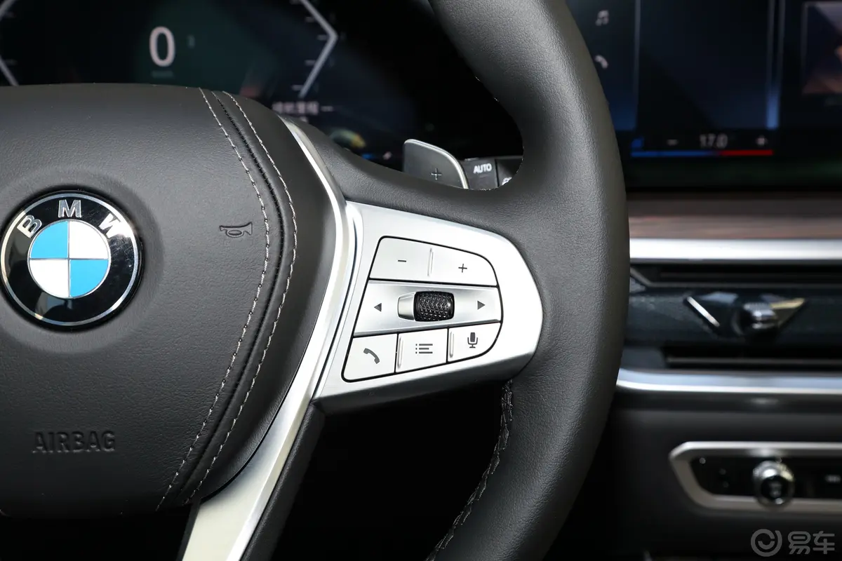 宝马X7改款 xDrive40i 领先型 豪华套装右侧方向盘功能按键