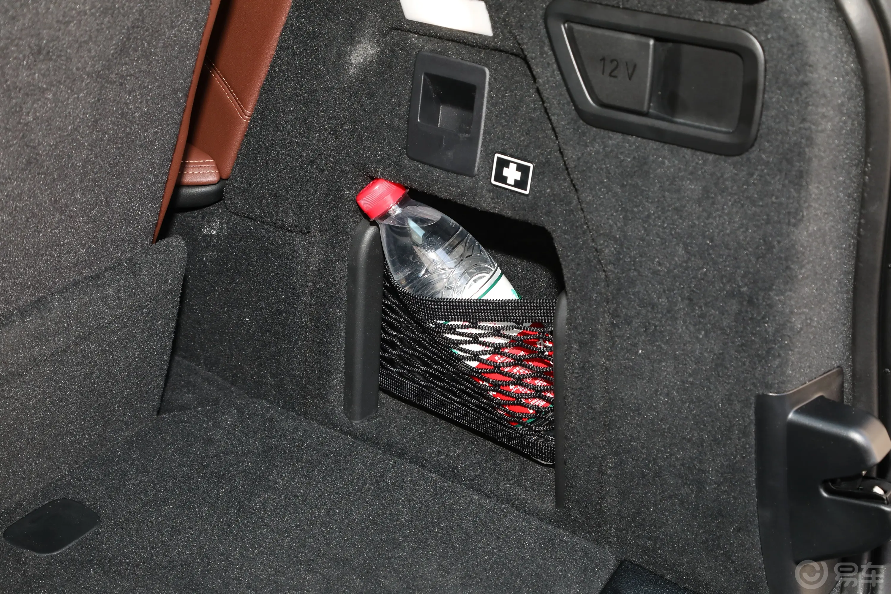 宝马X7改款 xDrive40i 领先型 豪华套装后备厢