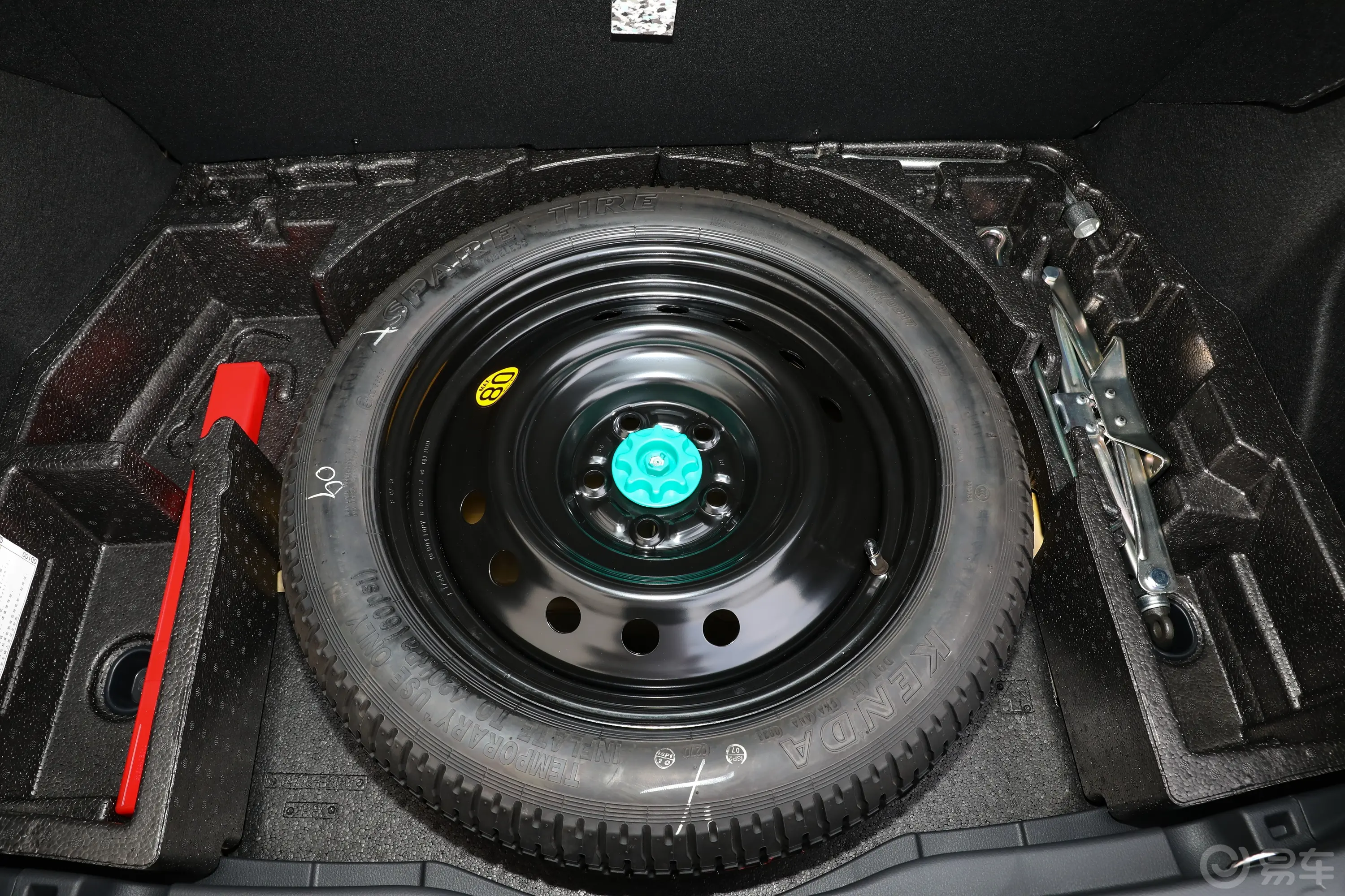 丰田C-HR2.0L 领先版备胎