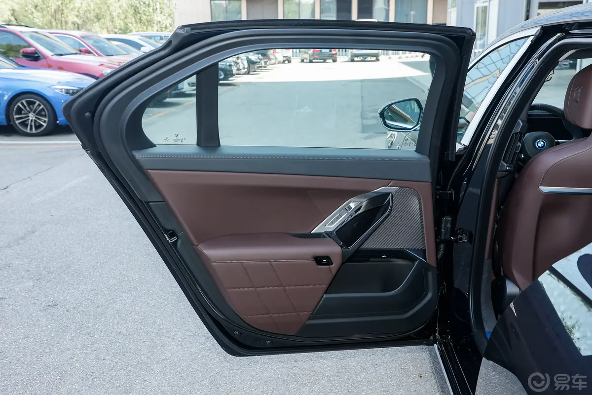 宝马i7eDrive50L 领先型 M运动套装驾驶员侧后车门