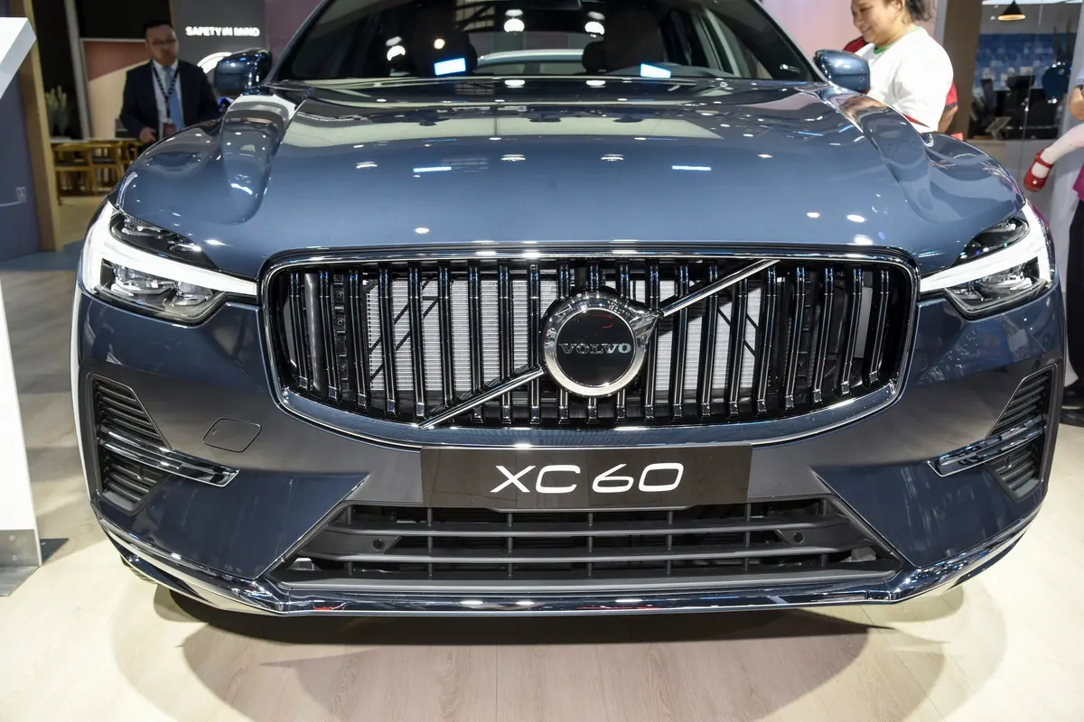 沃尔沃XC60B5 四驱智逸豪华版外观