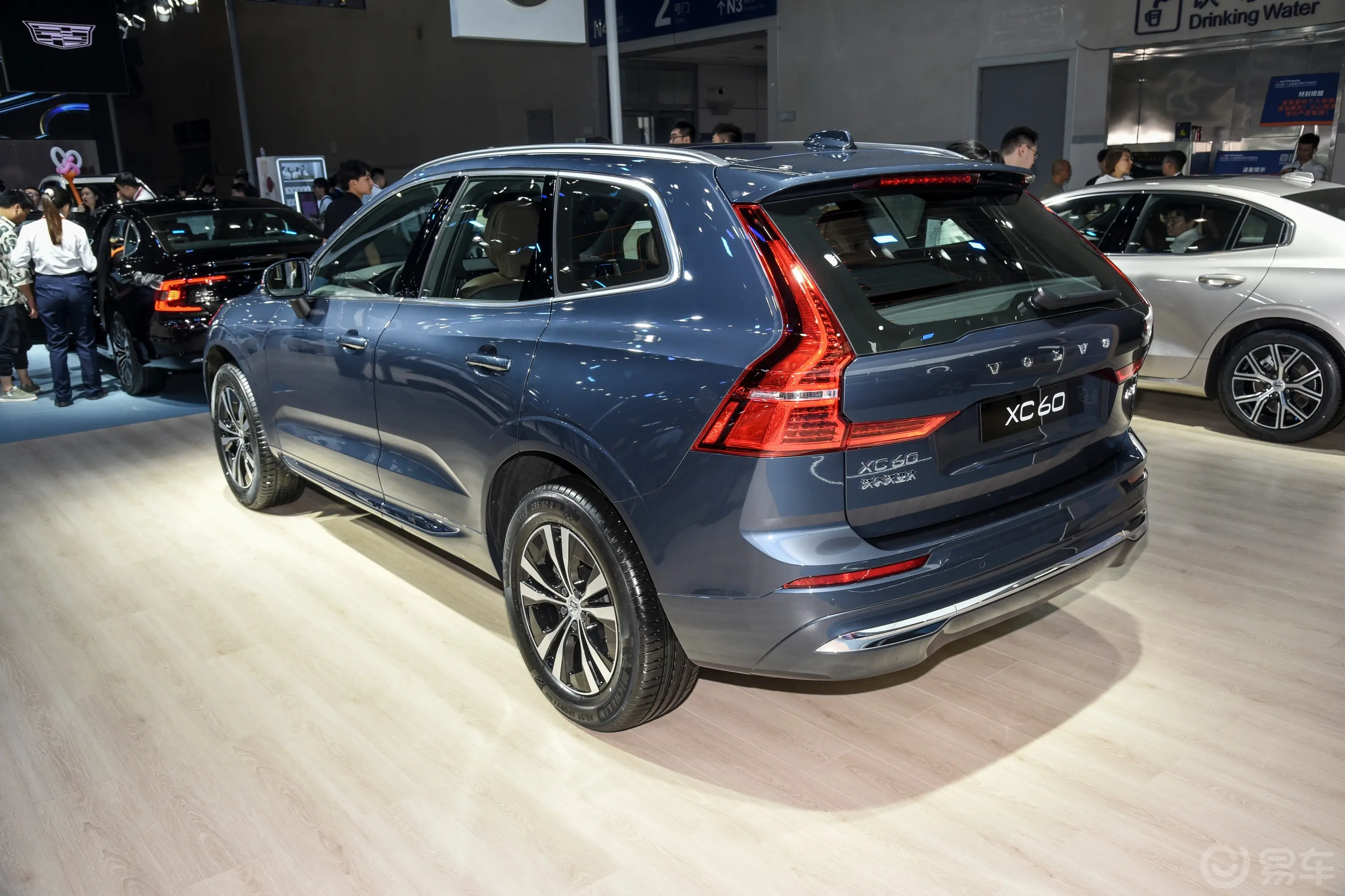 沃尔沃XC60B5 四驱智逸豪华版外观