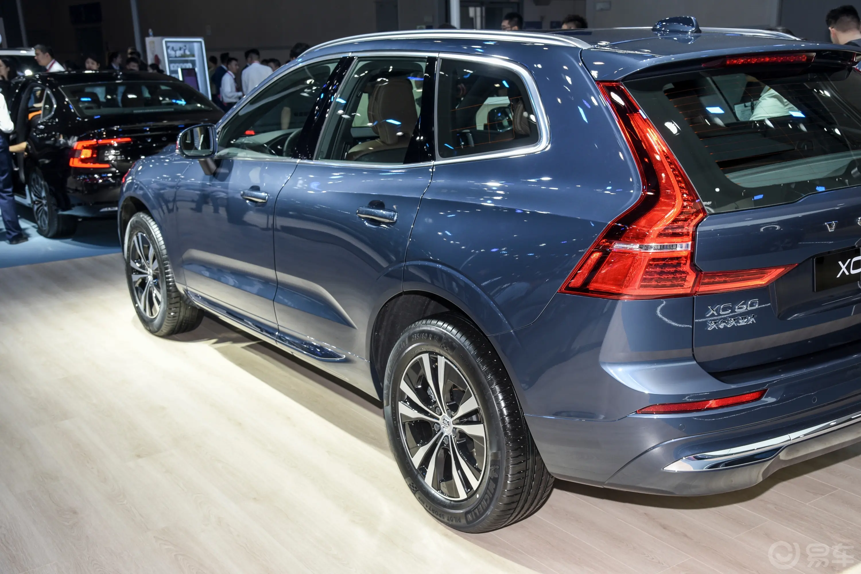 沃尔沃XC60B5 四驱智逸豪华版外观