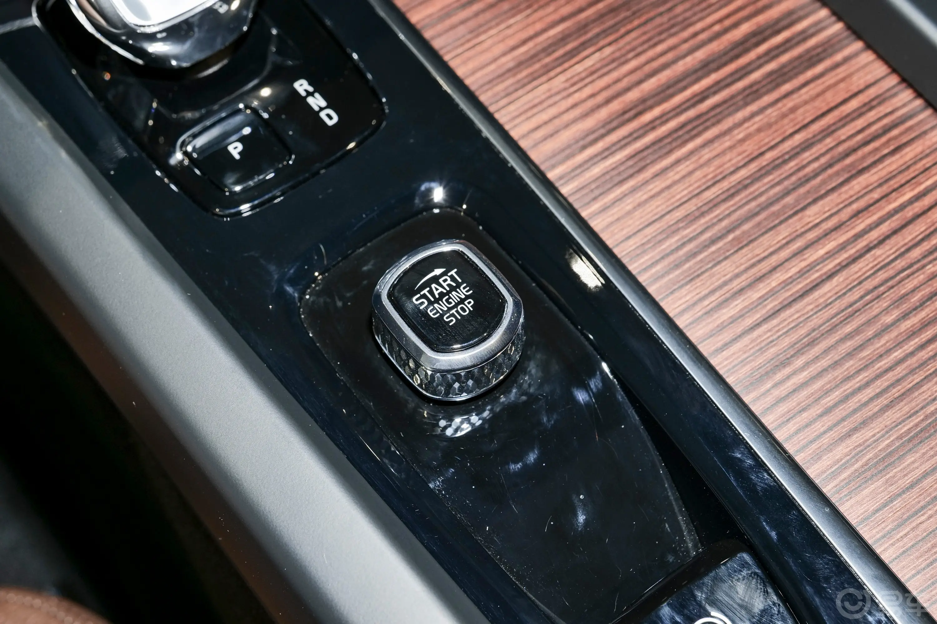 沃尔沃V60B5 自动智远豪华乐享版钥匙孔或一键启动按键