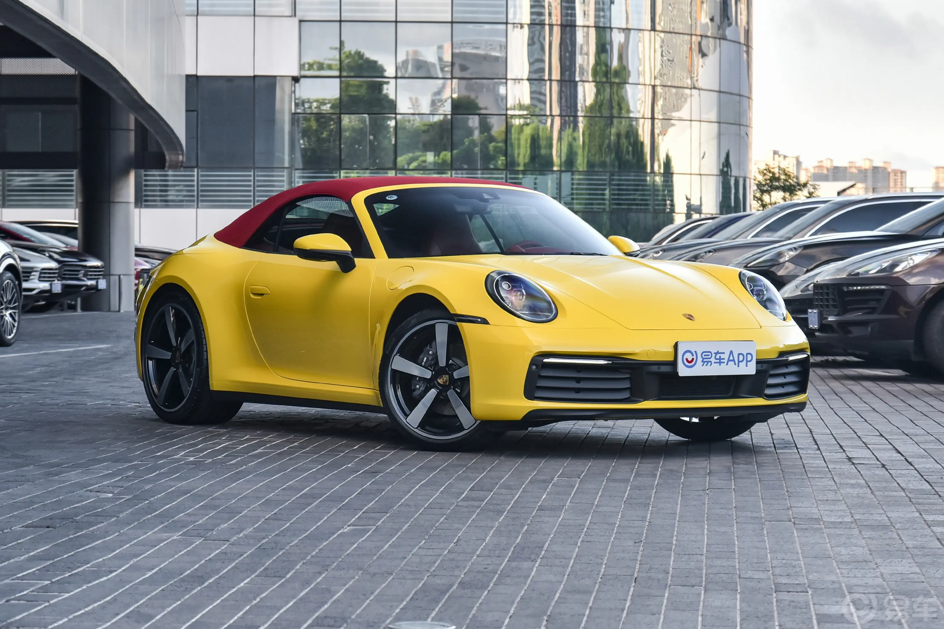 保时捷911Carrera Cabriolet 3.0T侧前45度车头向右水平