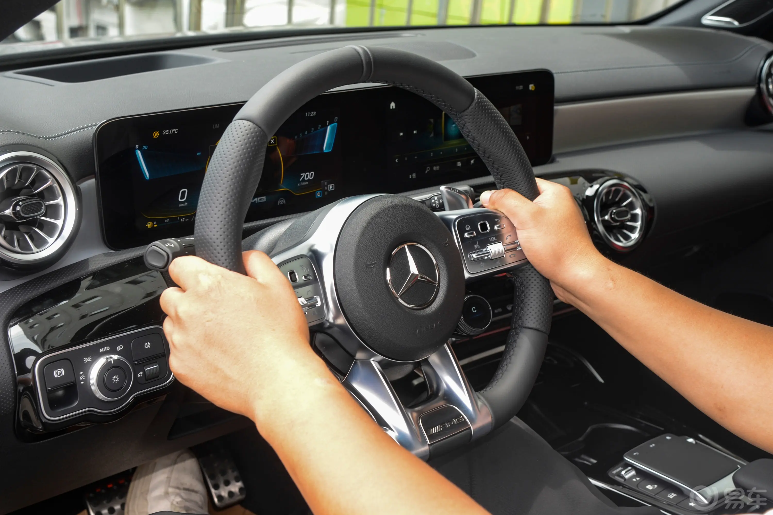 奔驰CLA级 AMG改款 AMG CLA 35 4MATIC主驾驶位