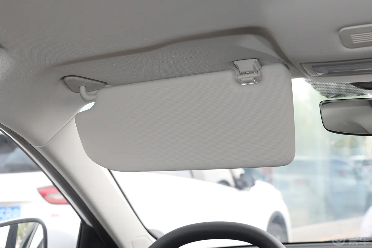 荣威i51.5L 手动舒享版驾驶位遮阳板