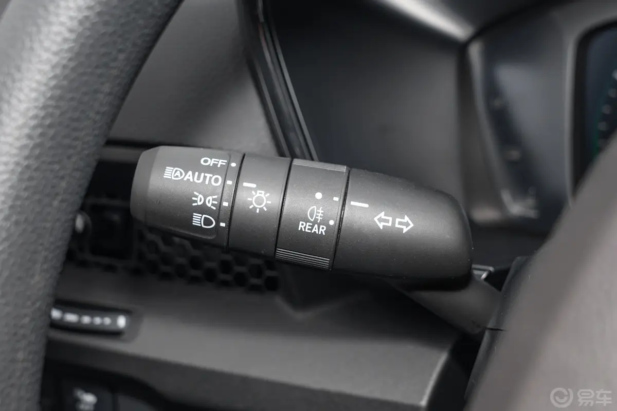 本田CR-V混动 2.0L 两驱智享版灯光控制区