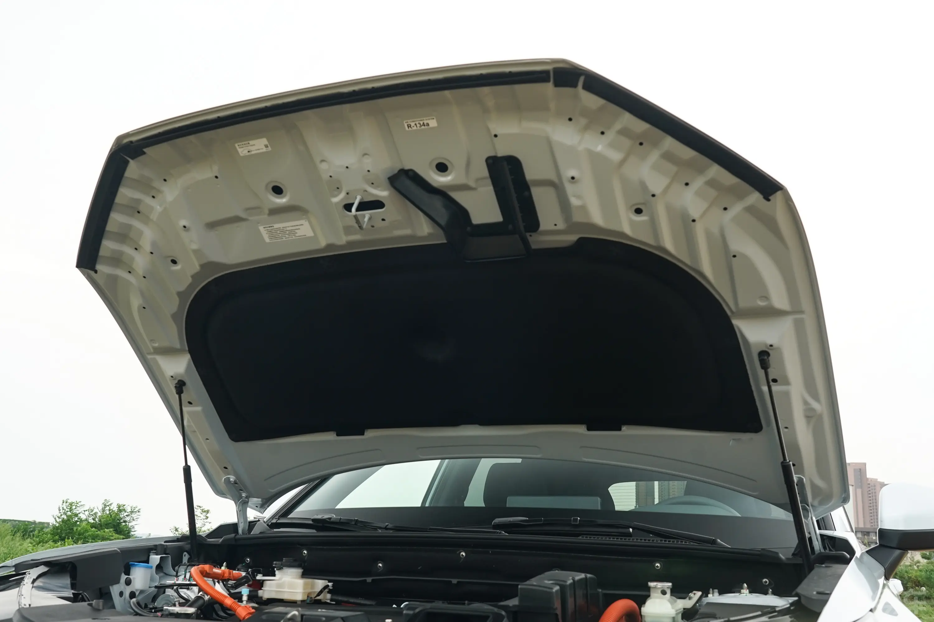 本田CR-V混动 2.0L 两驱智享版发动机舱盖内侧