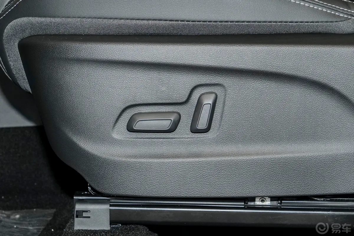 大通G50PLUS 幸福推荐款 1.5T 启航版主驾座椅调节