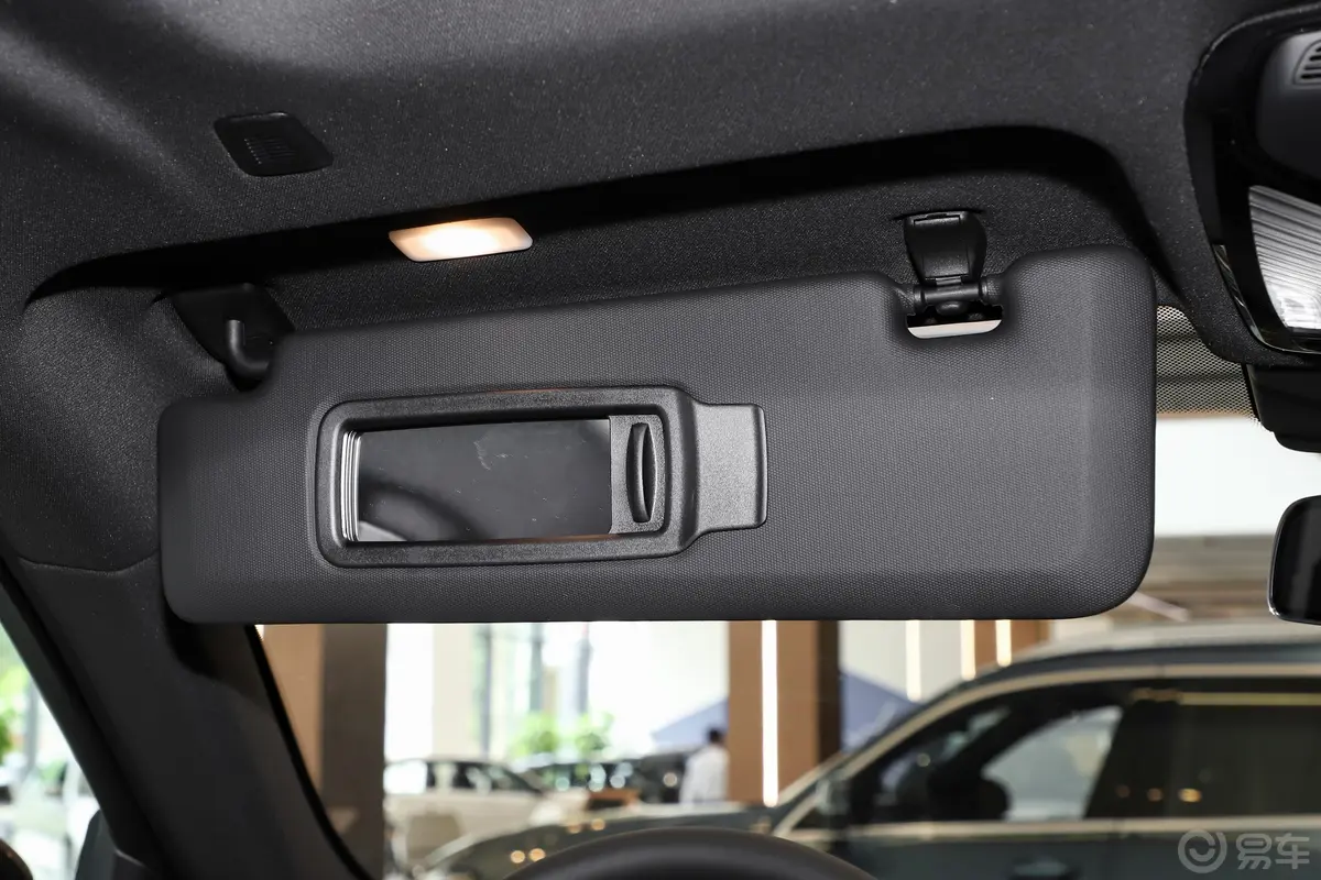 宝马X6改款 xDrive40i 尊享型 M运动套装驾驶位遮阳板
