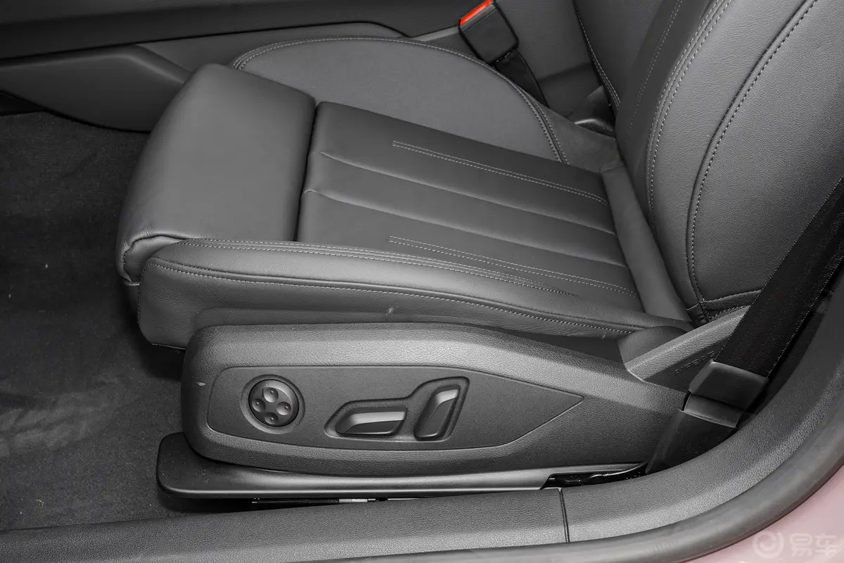 奥迪A5Sportback 40 TFSI 致臻幻彩限量版主驾座椅调节