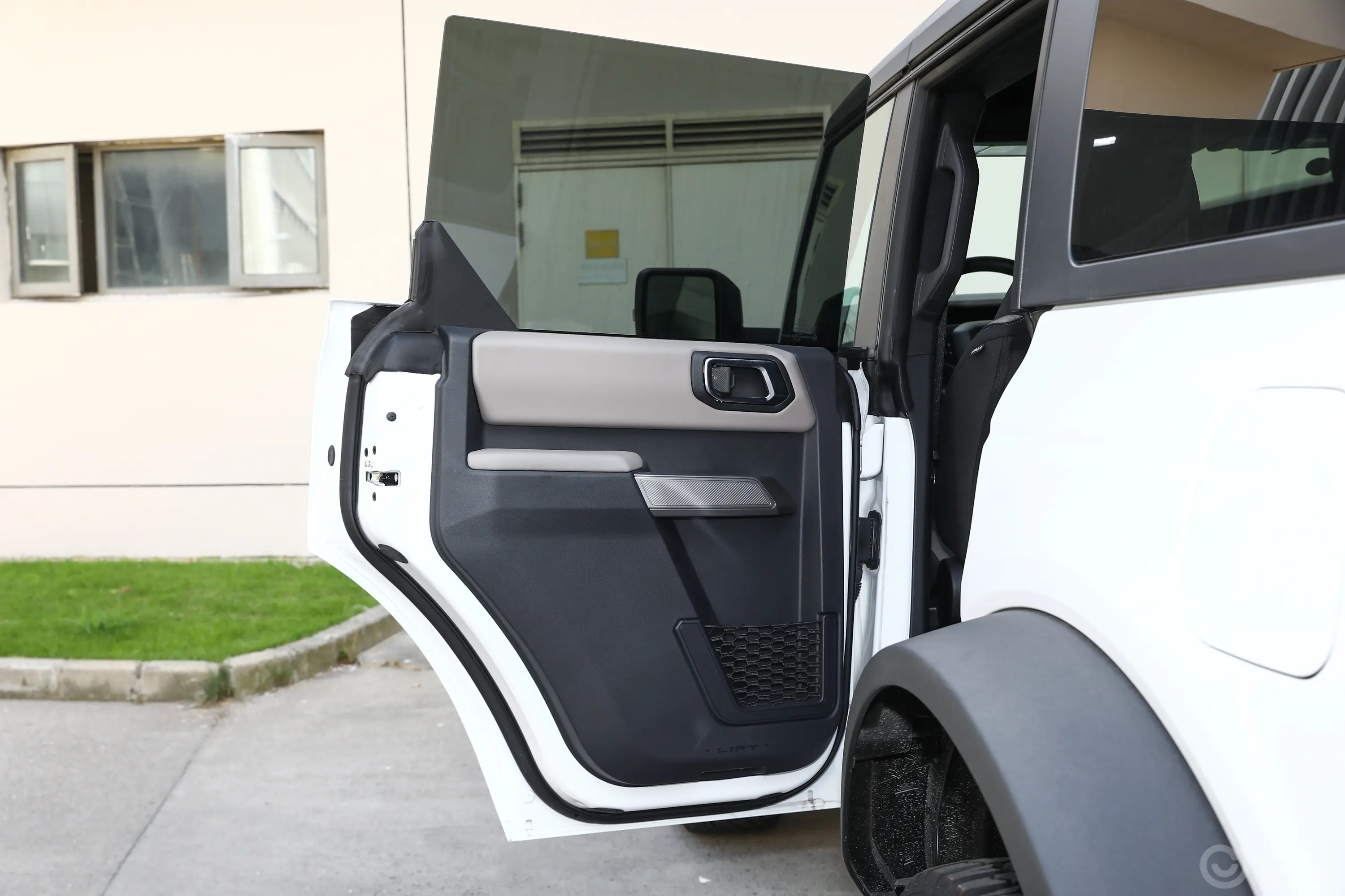 Bronco(海外)2.7T 自动版驾驶员侧后车门