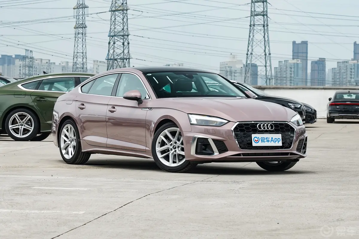 奥迪A5Sportback 40 TFSI 致臻幻彩限量版侧前45度车头向右水平