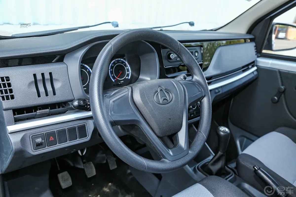 长安星卡1.5L 单排2.8米载货汽车舒适型无空调方向盘