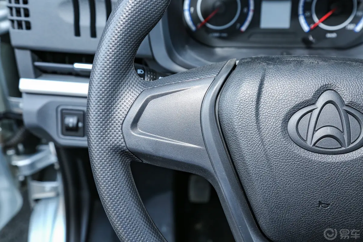 长安星卡1.5L 单排2.8米载货汽车舒适型无空调左侧方向盘功能按键