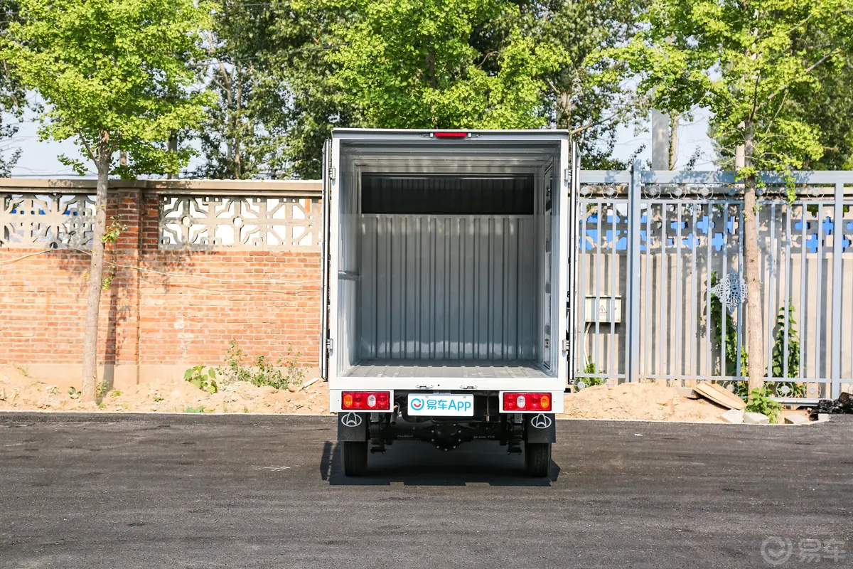 长安星卡1.5L 单排3.06米钢板厢货舒适型后备厢
