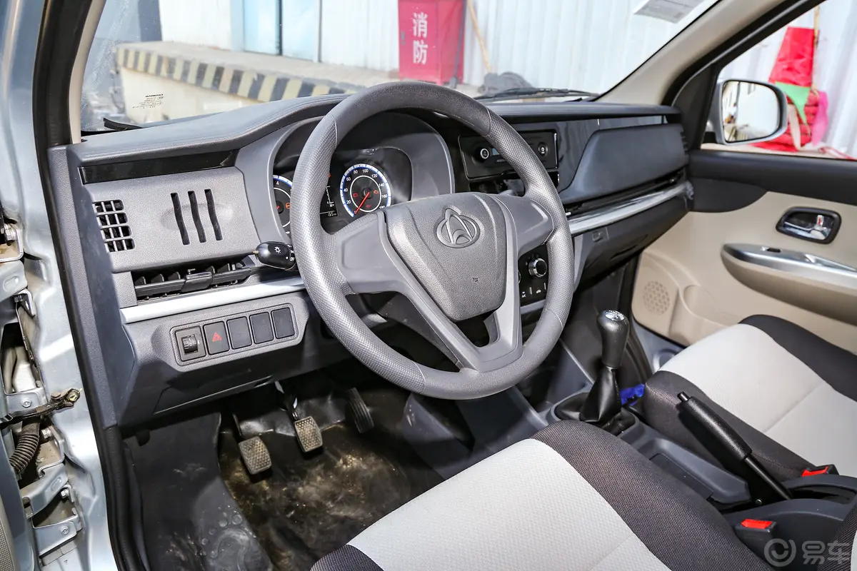 长安星卡1.5L 单排3.06米钢板厢货舒适型驾驶位区域