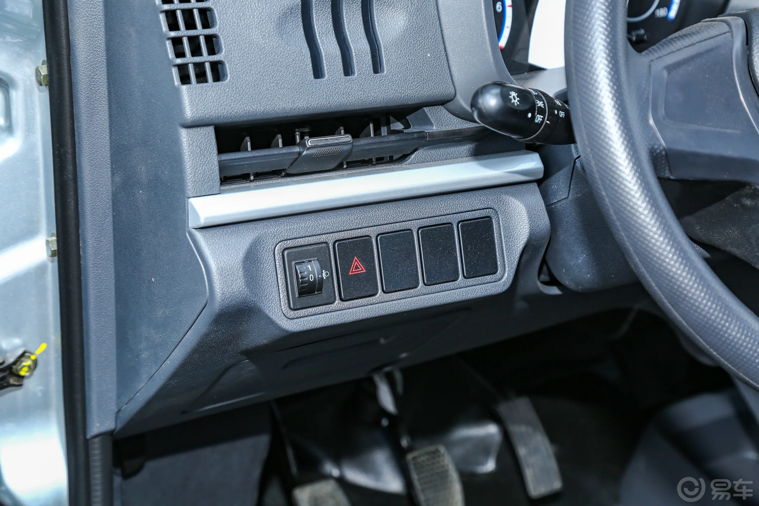 长安星卡1.5L 单排2.8米载货汽车舒适型无空调主驾驶位