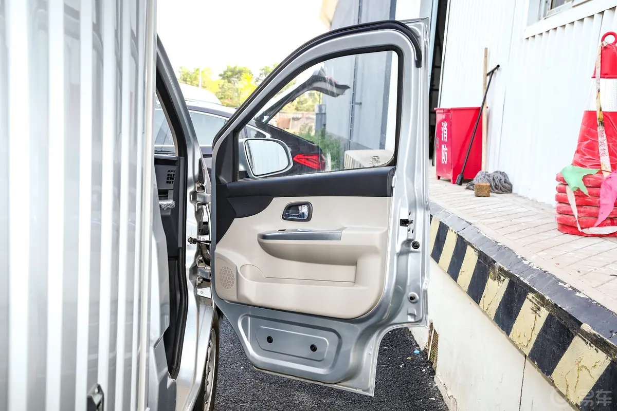 长安星卡1.5L 单排3.06米钢板厢货舒适型副驾驶员车门