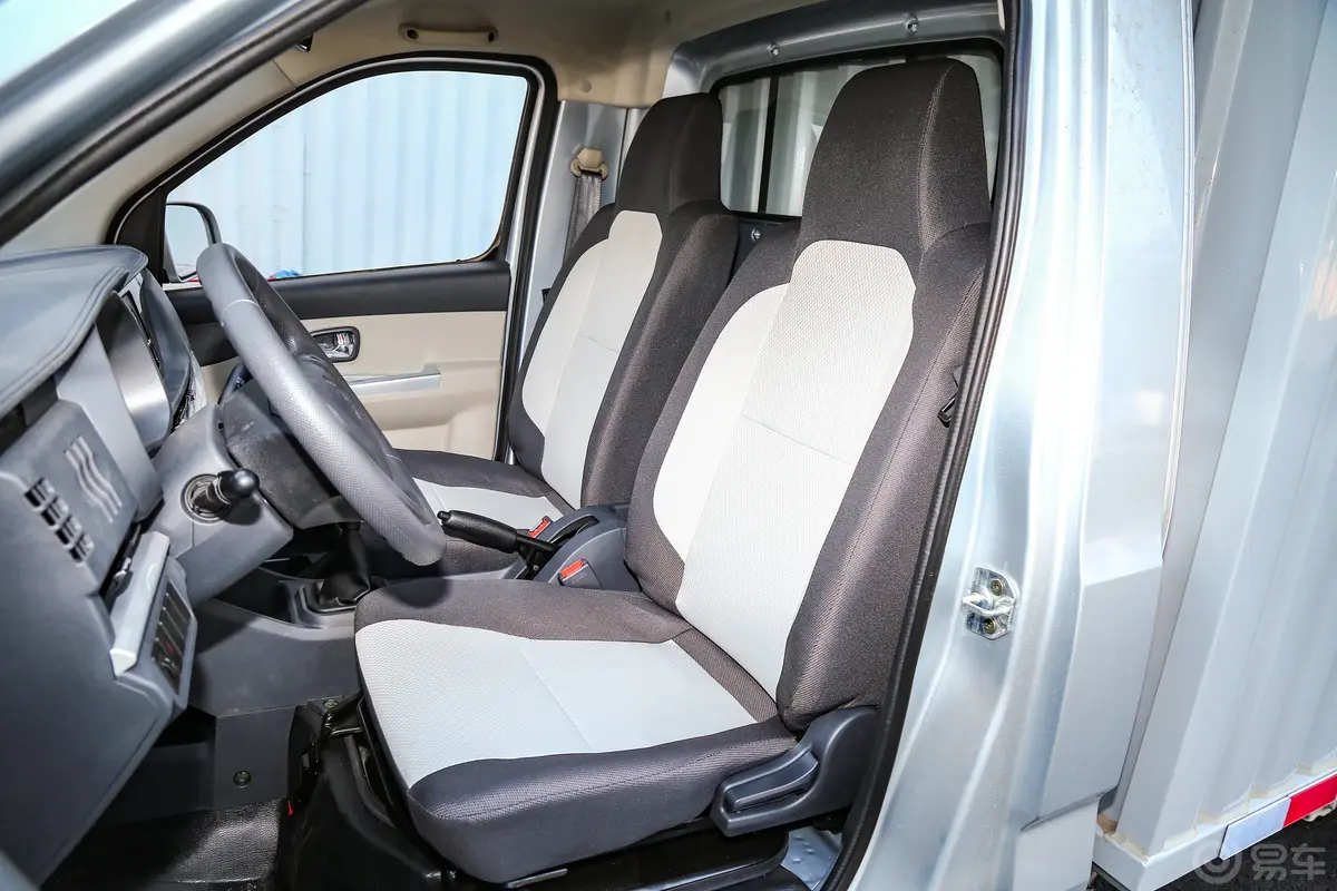 长安星卡1.5L 单排3.06米钢板厢货舒适型驾驶员座椅