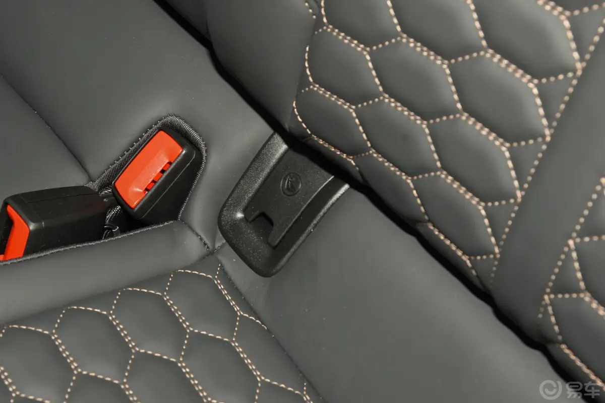 奥迪RS 42.9T Avant 暗金版儿童座椅接口