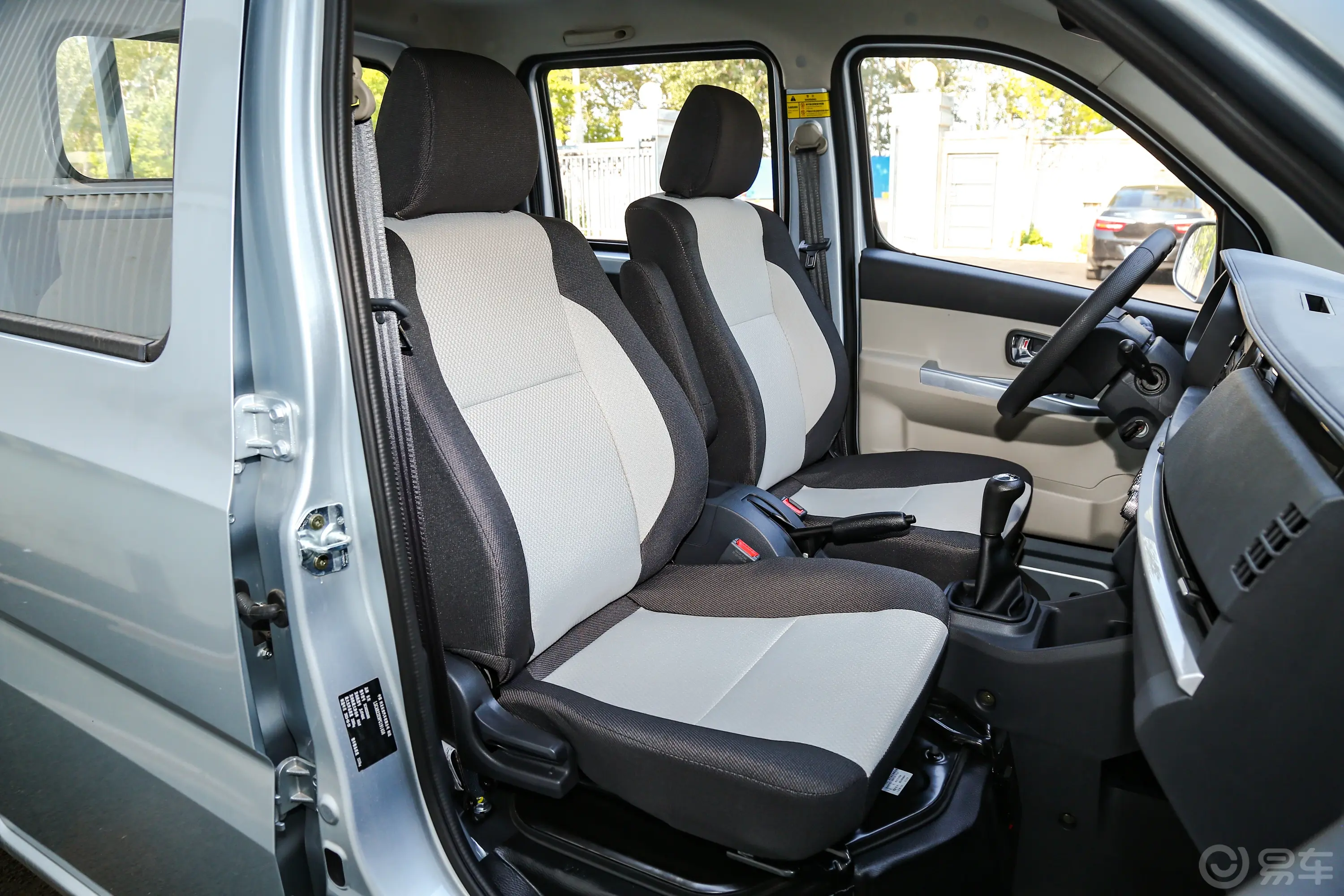 长安星卡1.5L 双排2.55米载货汽车舒适型副驾驶座椅
