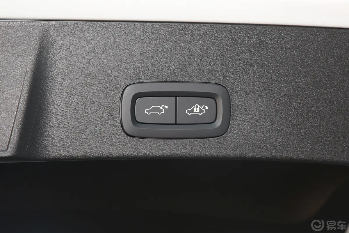 沃尔沃XC40B4 四驱智远豪华版电动尾门按键（手动扶手）