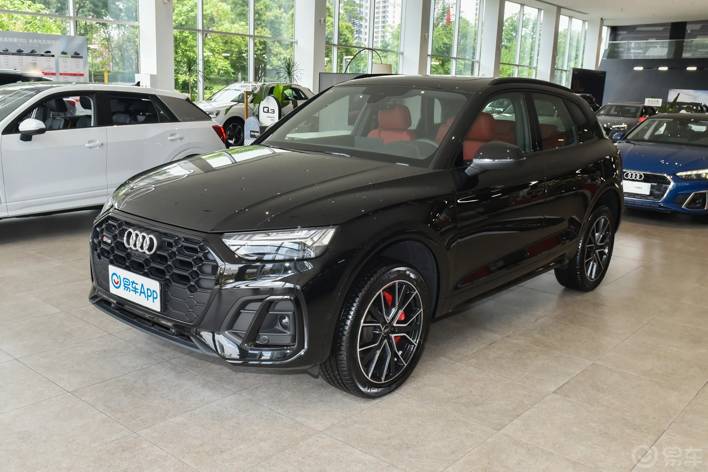 奥迪SQ53.0T quattro侧前45度车头向左水平