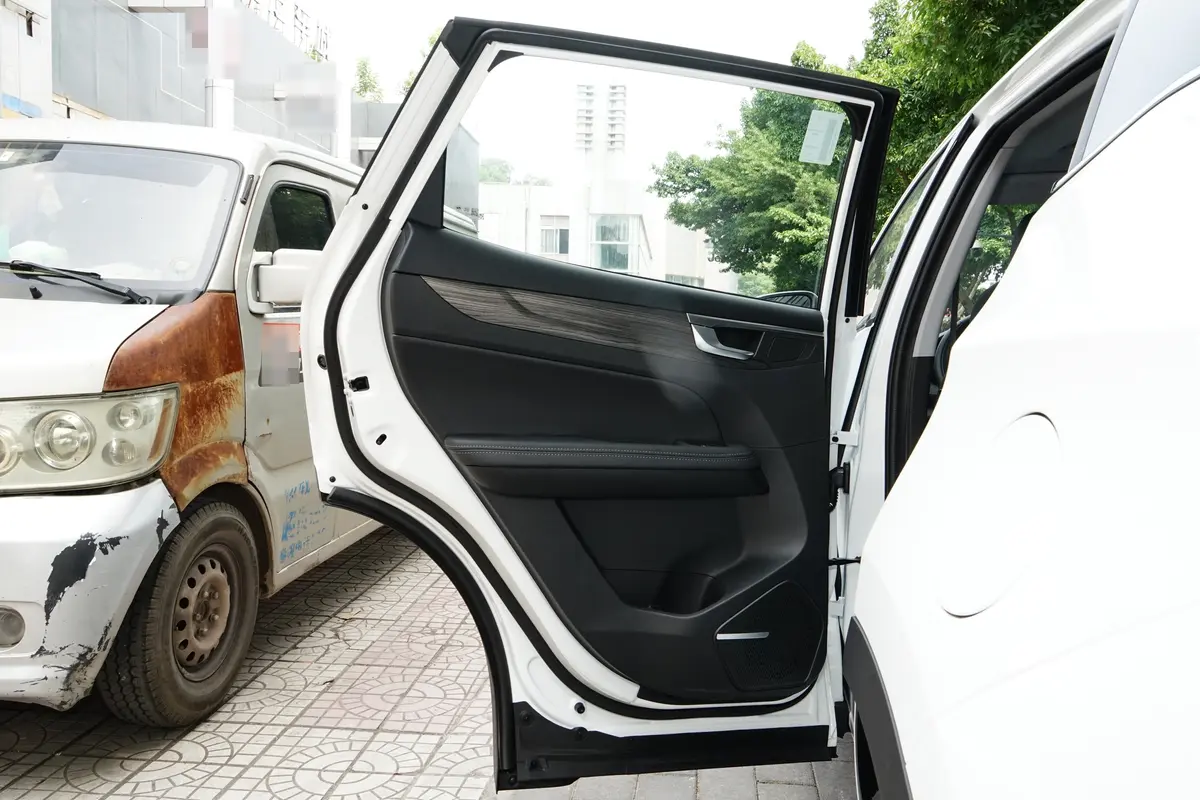 炫界Pro1.5T CVT豪华版驾驶员侧后车门