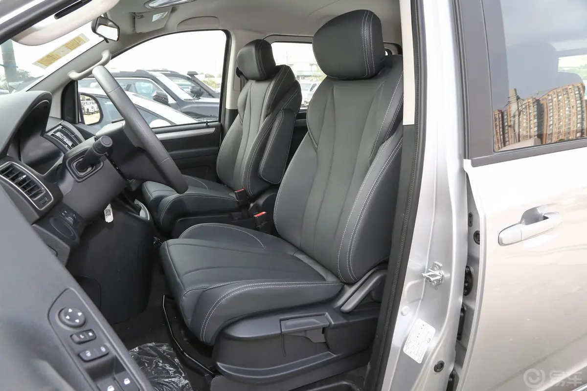 大通G10改款 2.0L 手动多功能版 汽油 7座驾驶员座椅