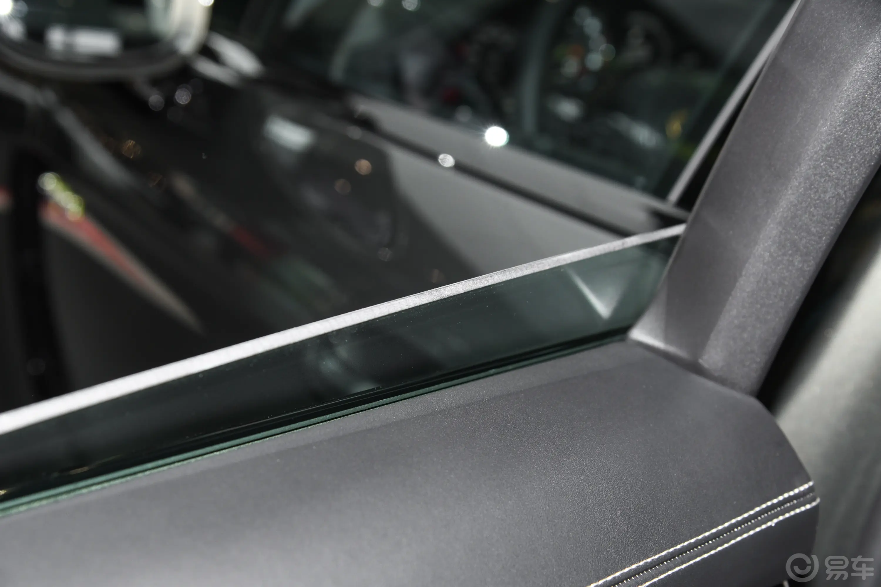 Panamera E-HybridPanamera 4  Sport Turismo 2.9T后排玻璃材质特写