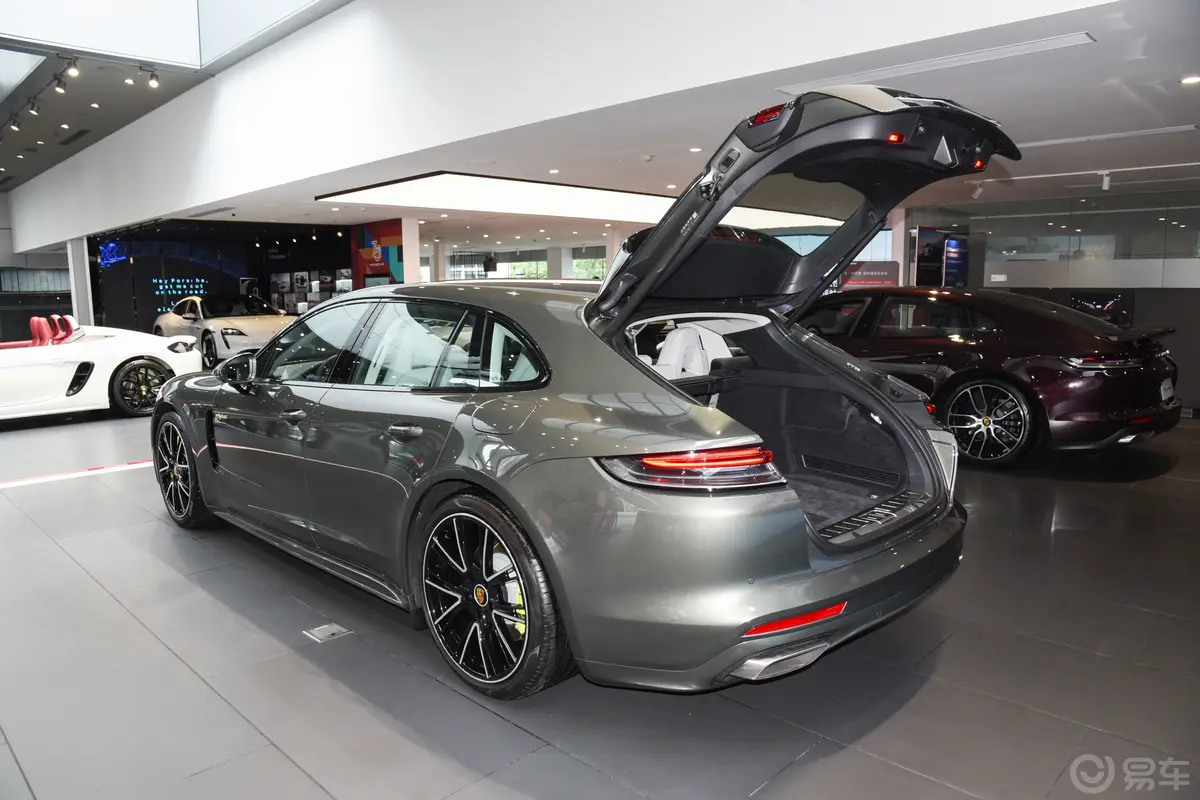 Panamera E-HybridPanamera 4  Sport Turismo 2.9T后备厢开启45度侧拍