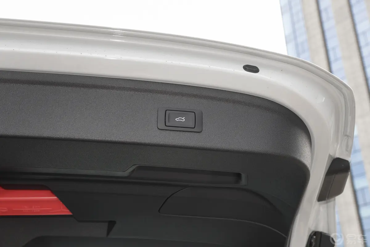 奥迪A3改款 Sportback 35 TFSI 时尚致雅型电动尾门按键（手动扶手）