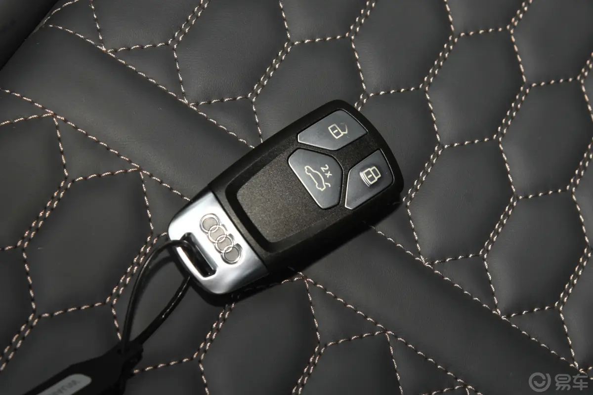 奥迪RS 52.9T Coupe 暗金版钥匙正面
