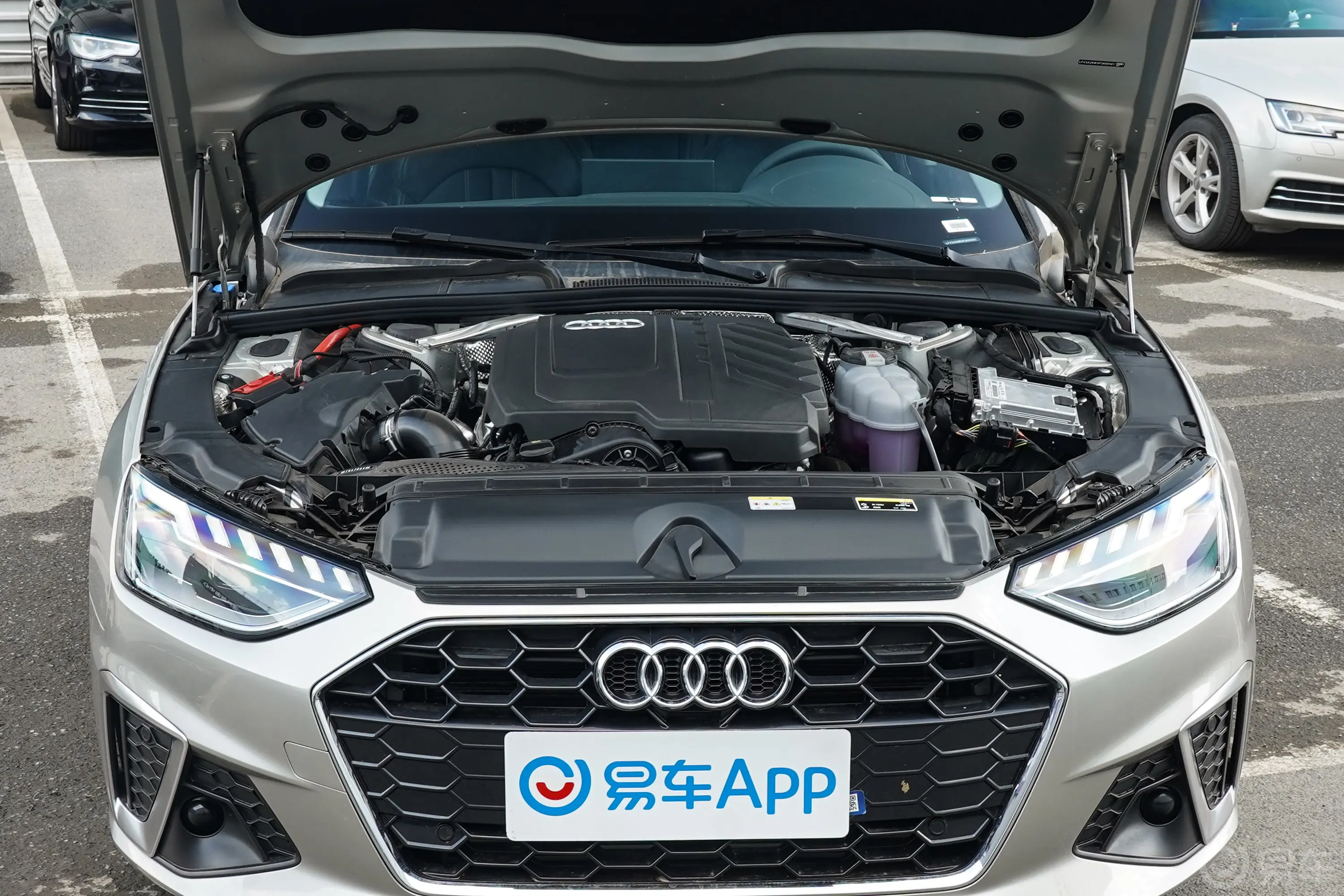 奥迪A4L40 TFSI 时尚动感型发动机舱整体