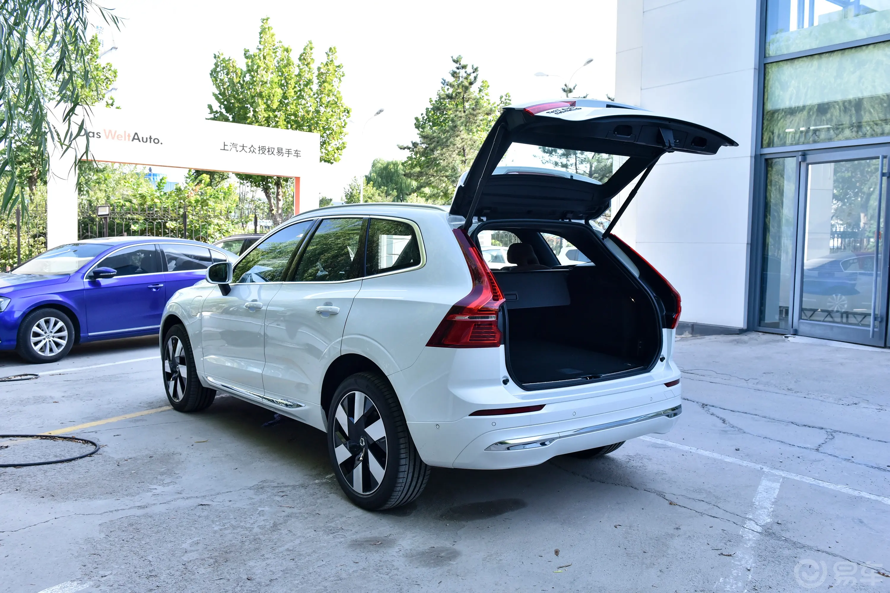 沃尔沃XC60 RECHARGET8 长续航 智雅豪华版后备厢开启45度侧拍