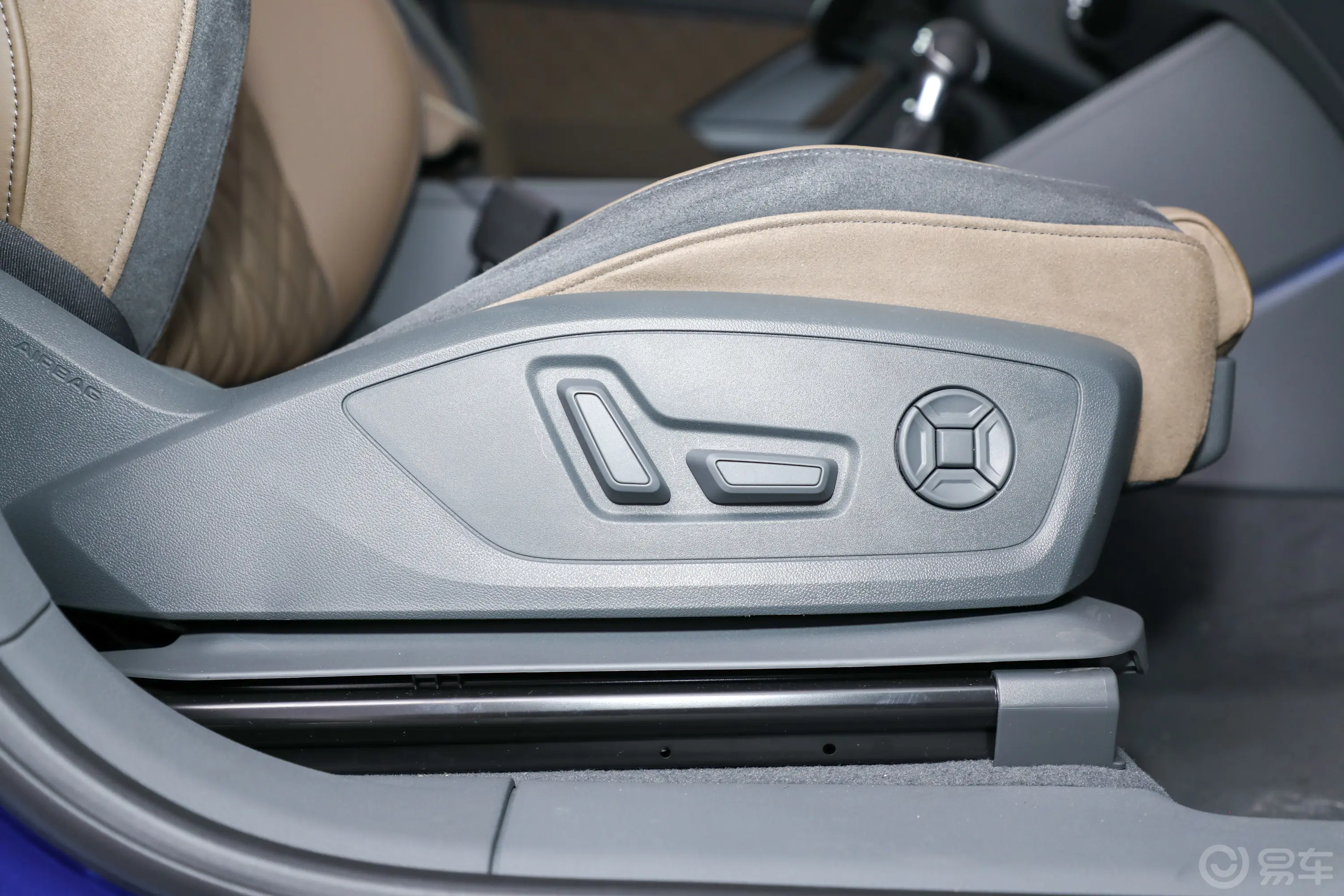 奥迪Q3 Sportback40 TFSI 时尚型副驾座椅调节